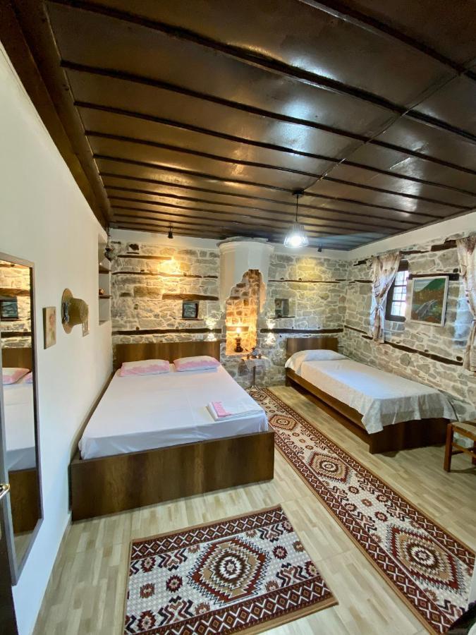 Restaurant & Guest House Semani Berat Exteriér fotografie