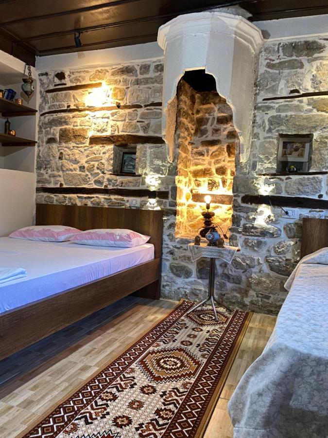 Restaurant & Guest House Semani Berat Exteriér fotografie