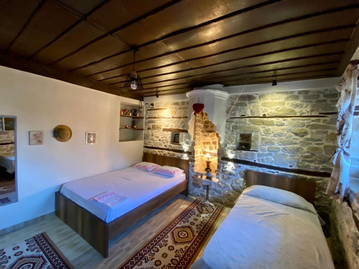 Restaurant & Guest House Semani Berat Exteriér fotografie