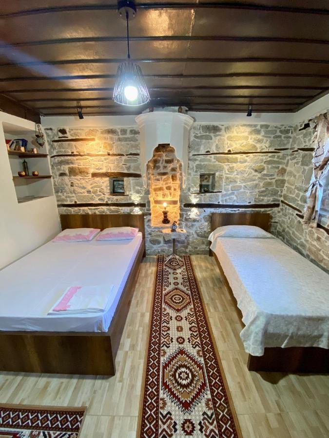 Restaurant & Guest House Semani Berat Exteriér fotografie