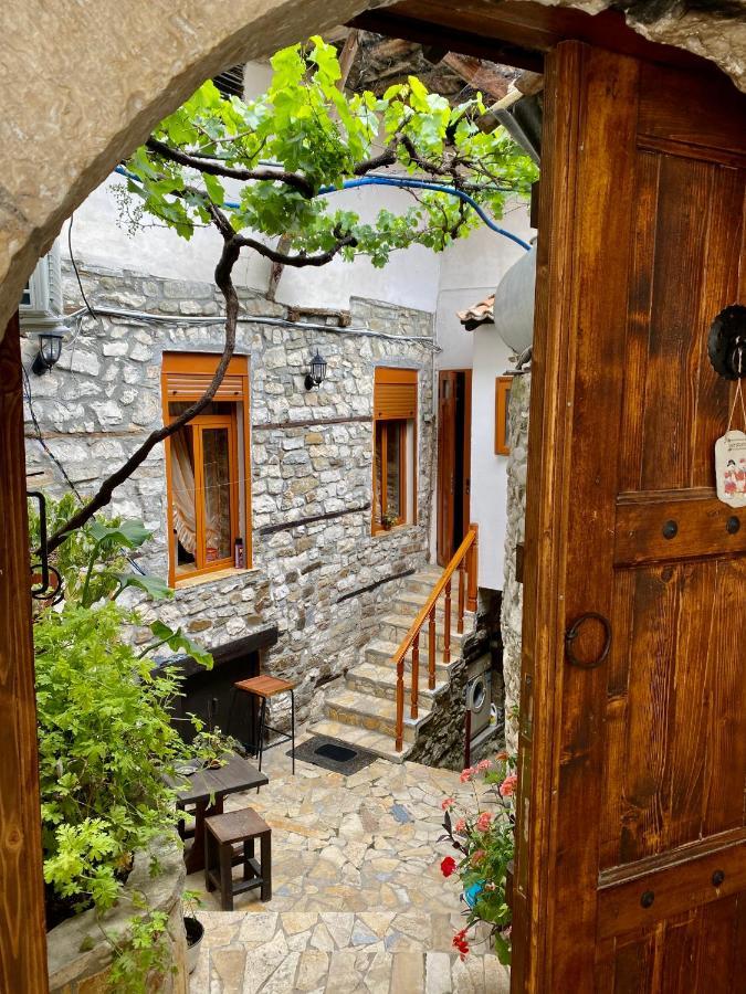 Restaurant & Guest House Semani Berat Exteriér fotografie