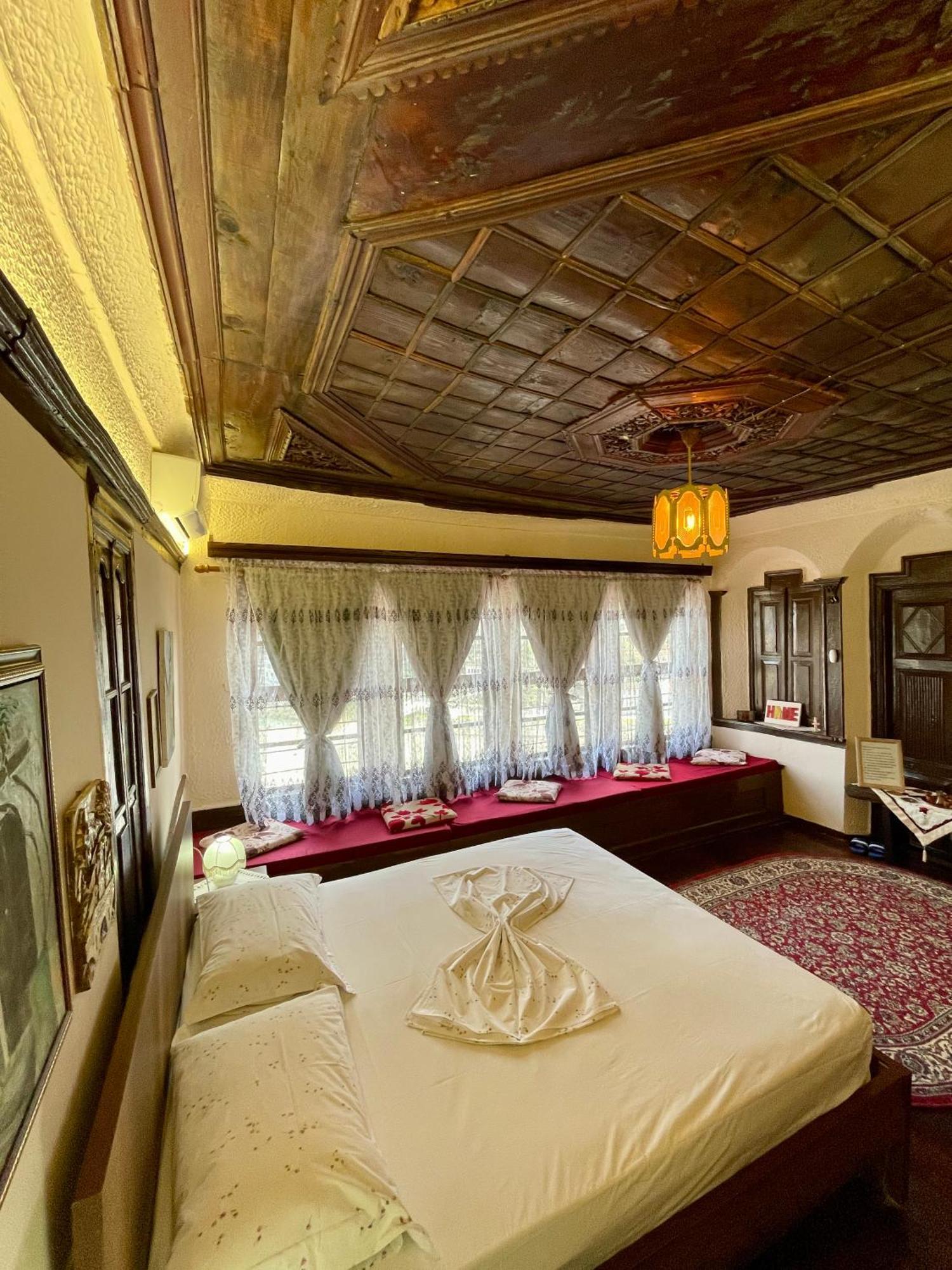 Restaurant & Guest House Semani Berat Exteriér fotografie