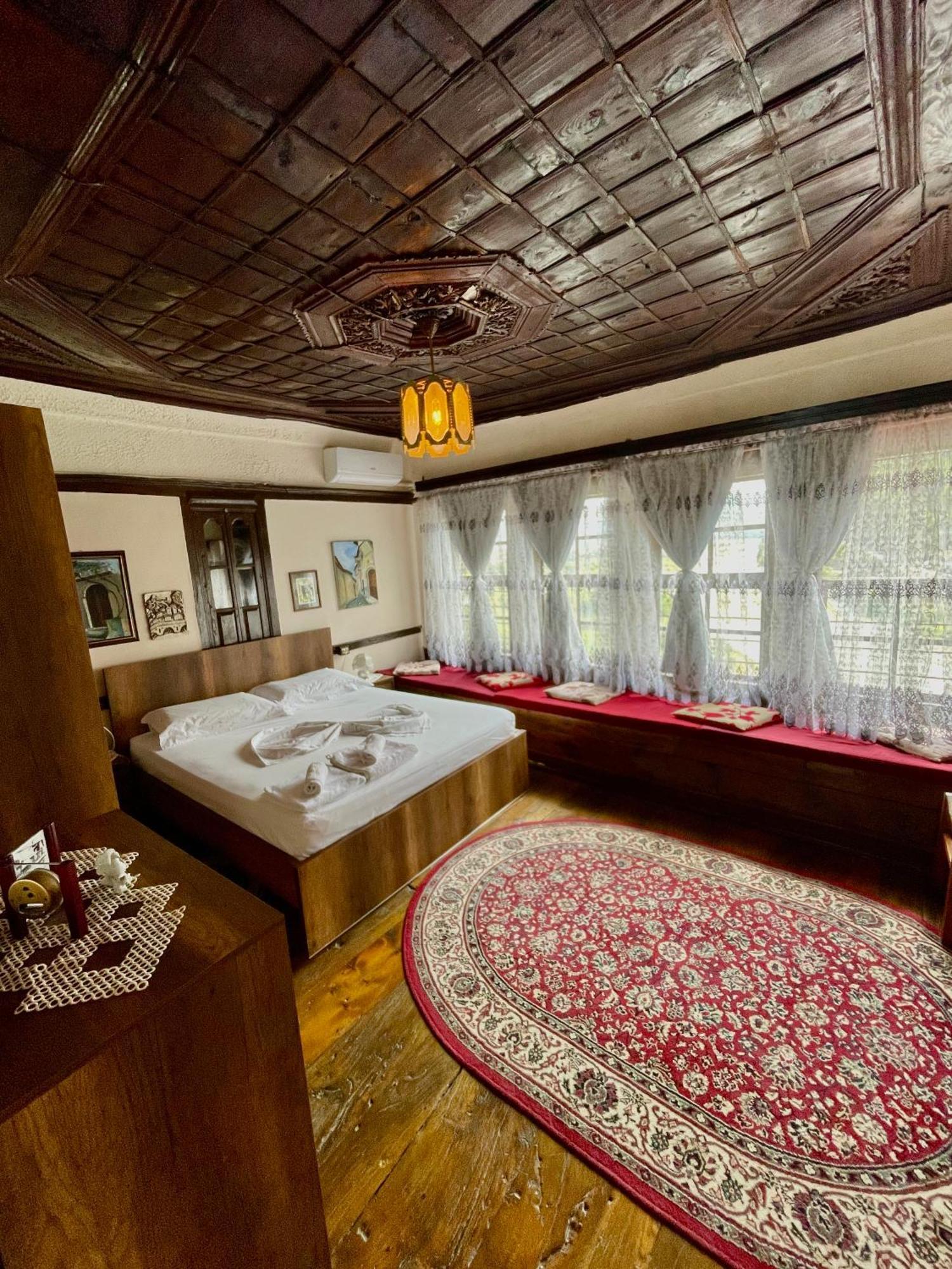 Restaurant & Guest House Semani Berat Exteriér fotografie