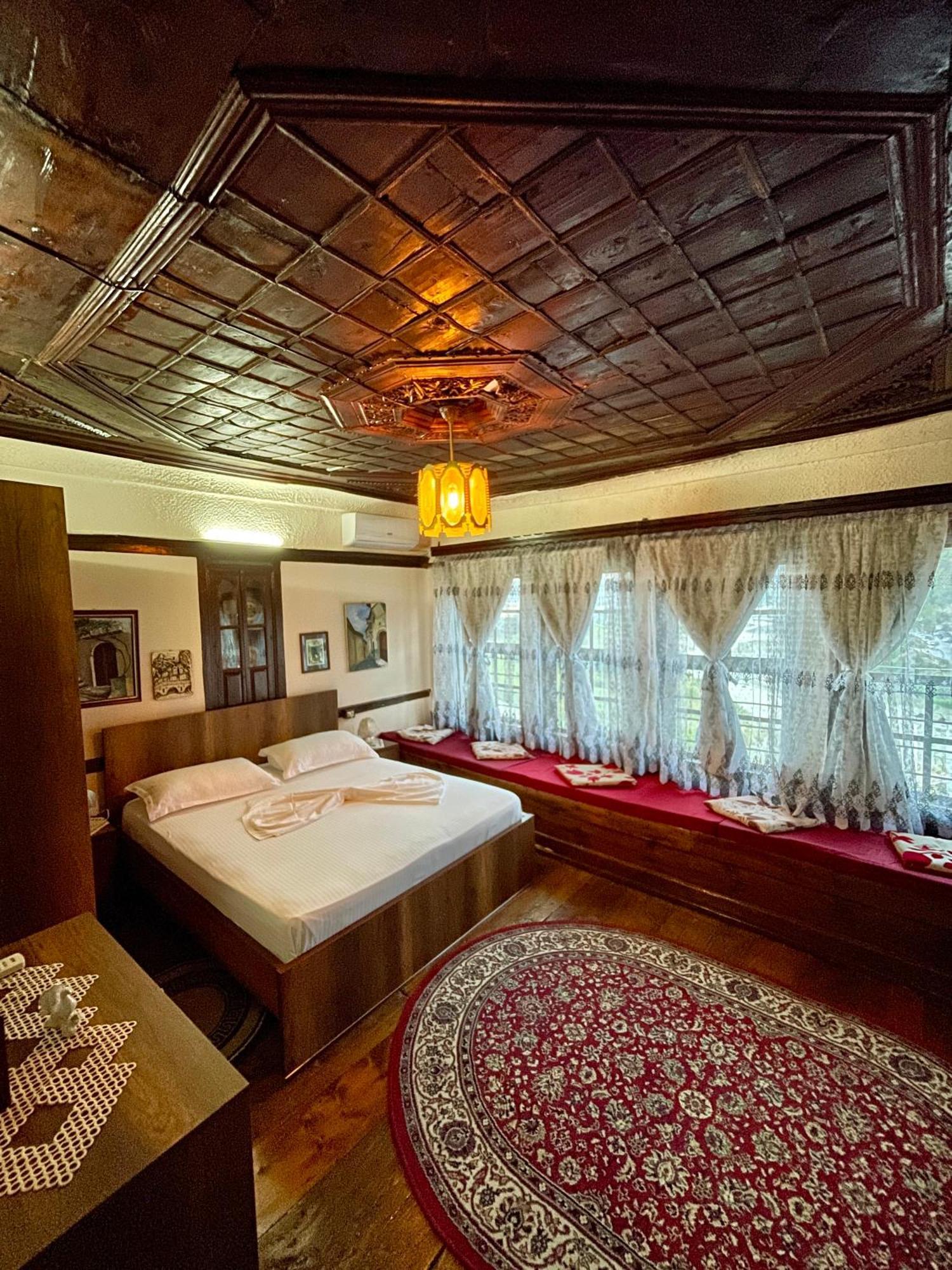 Restaurant & Guest House Semani Berat Exteriér fotografie