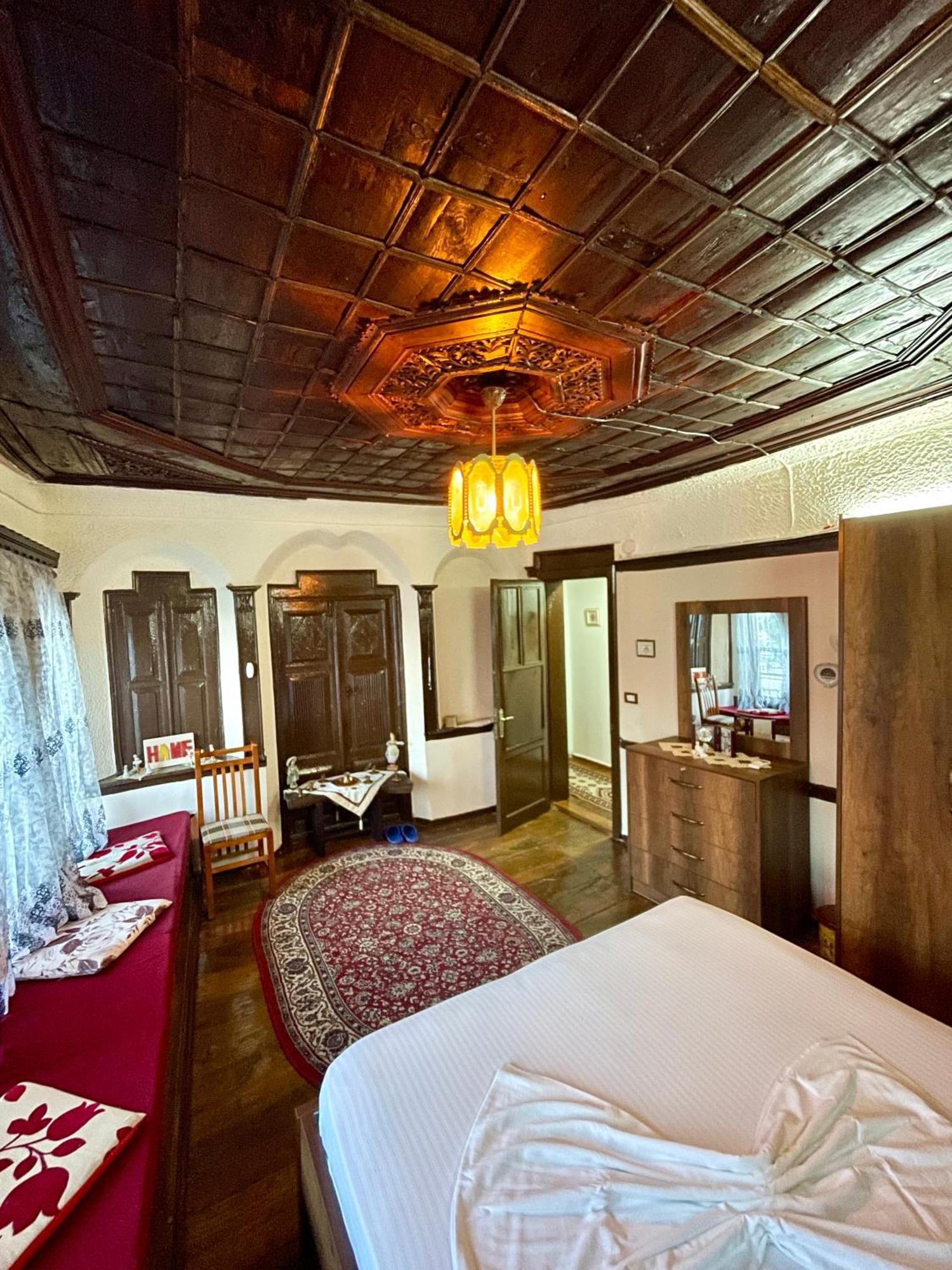 Restaurant & Guest House Semani Berat Exteriér fotografie