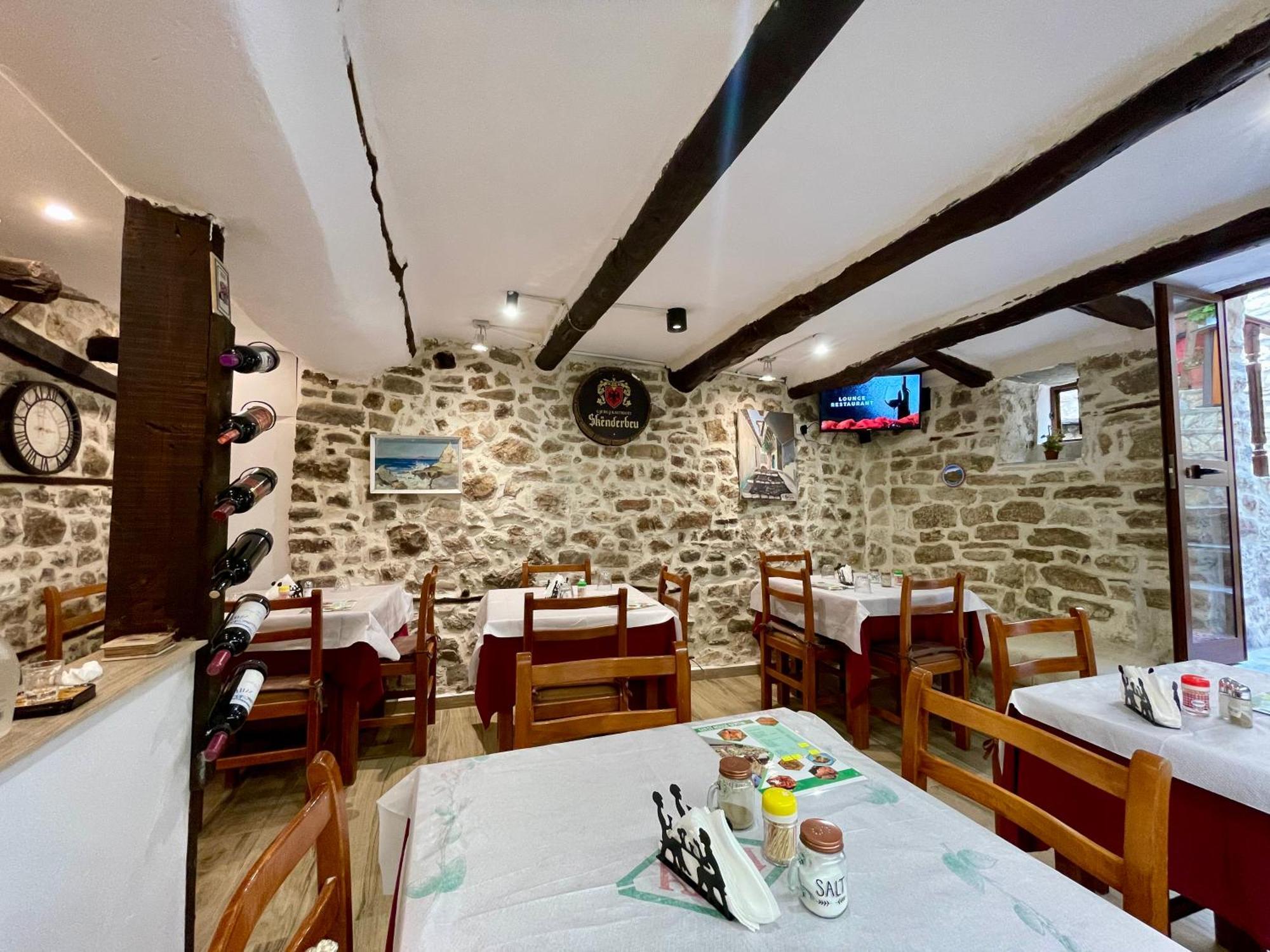 Restaurant & Guest House Semani Berat Exteriér fotografie