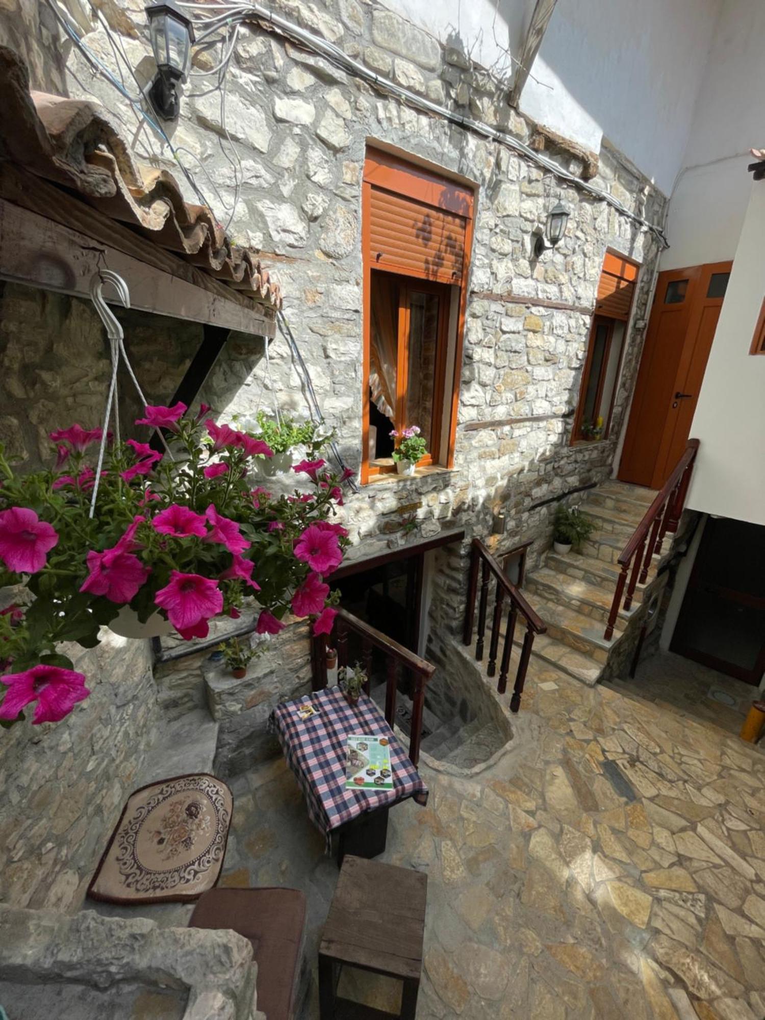 Restaurant & Guest House Semani Berat Exteriér fotografie