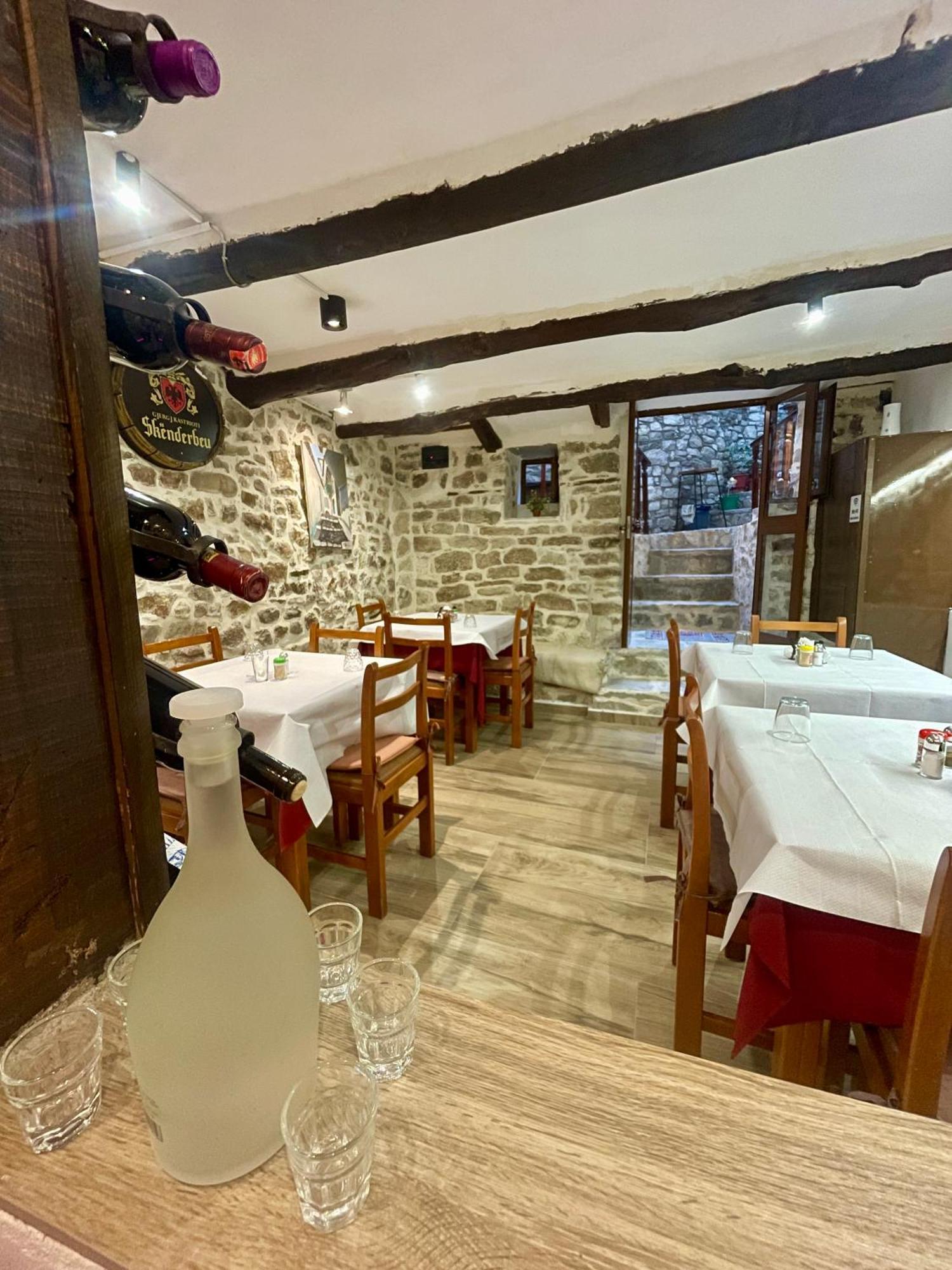 Restaurant & Guest House Semani Berat Exteriér fotografie
