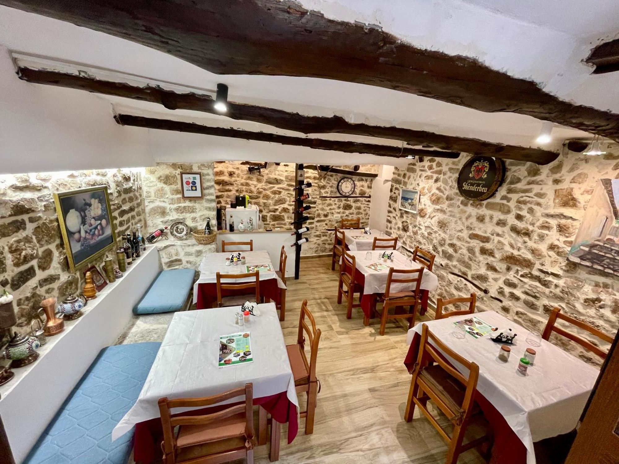 Restaurant & Guest House Semani Berat Exteriér fotografie
