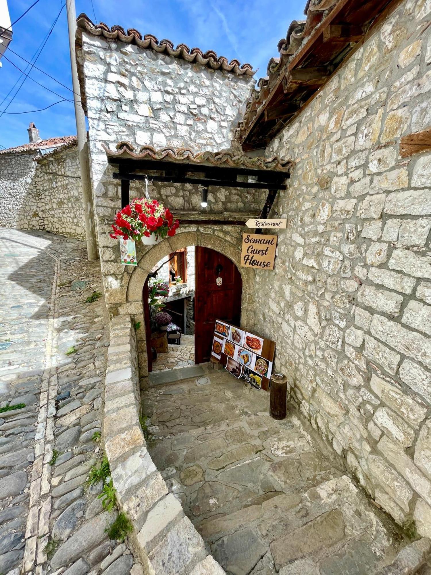 Restaurant & Guest House Semani Berat Exteriér fotografie