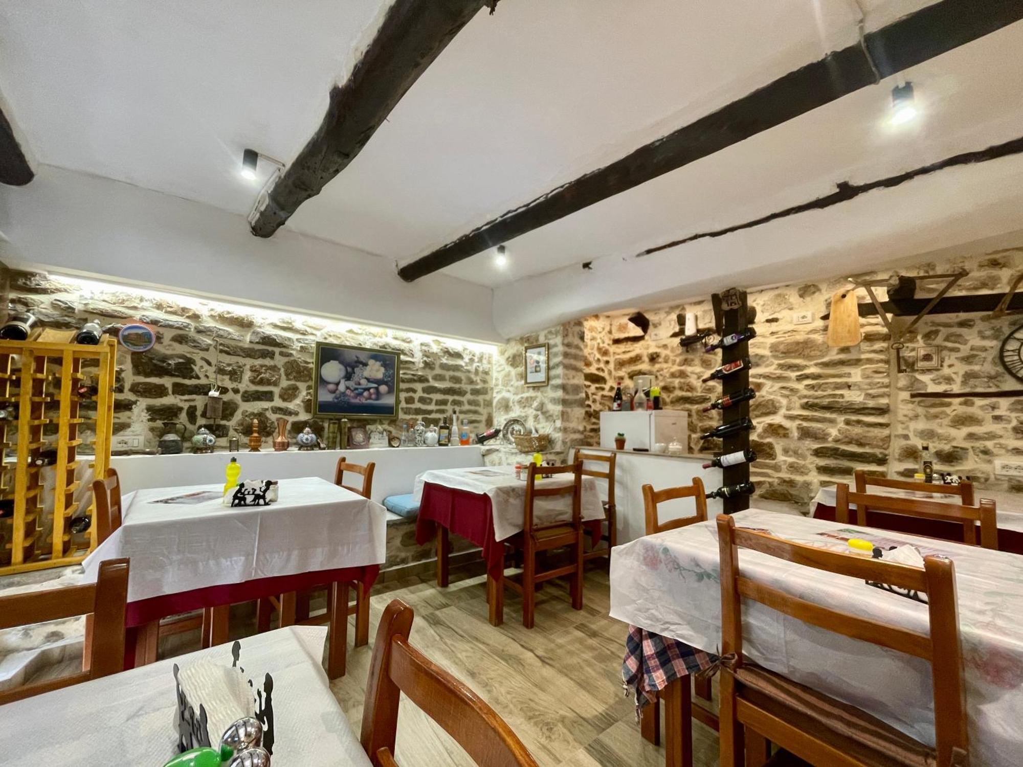Restaurant & Guest House Semani Berat Exteriér fotografie