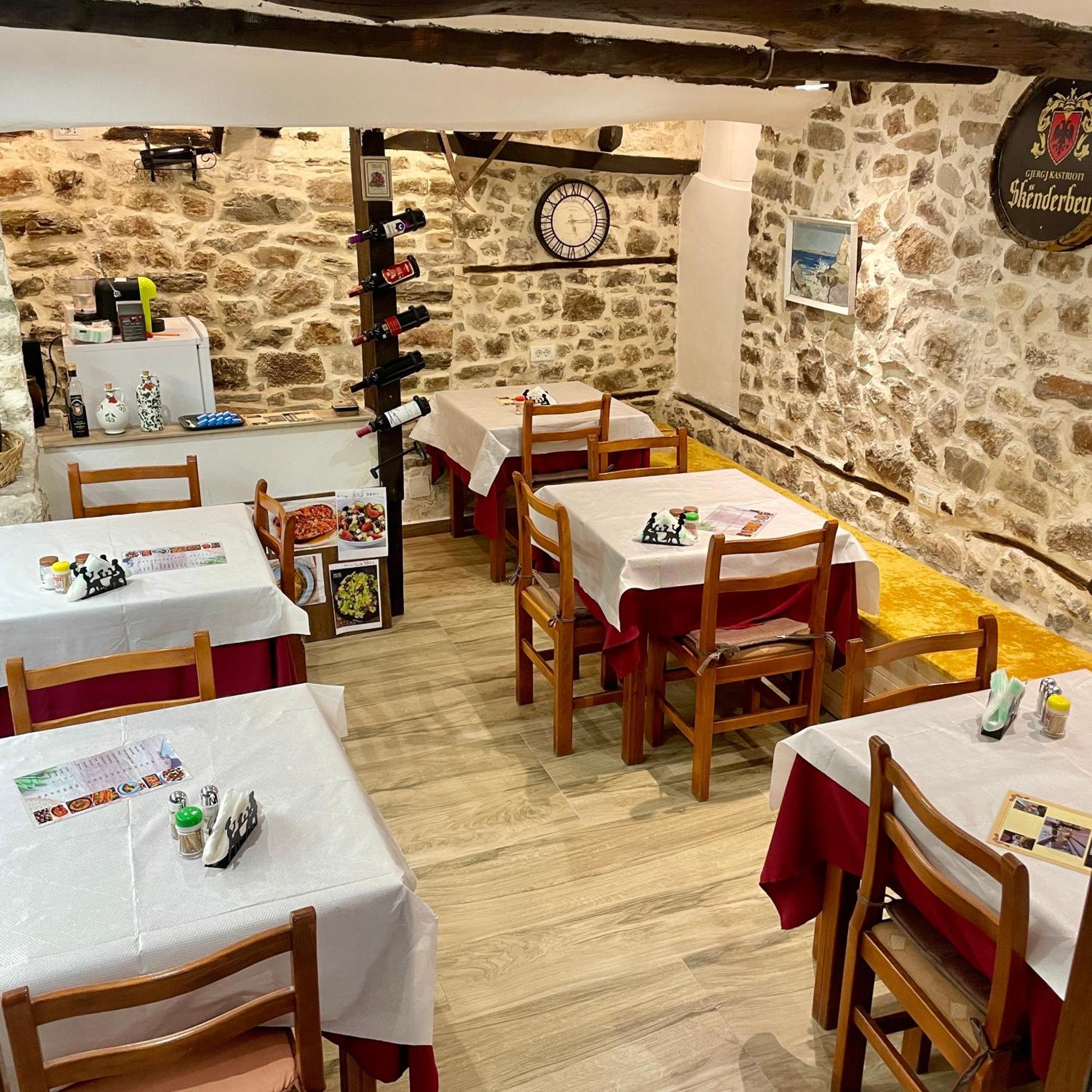 Restaurant & Guest House Semani Berat Exteriér fotografie