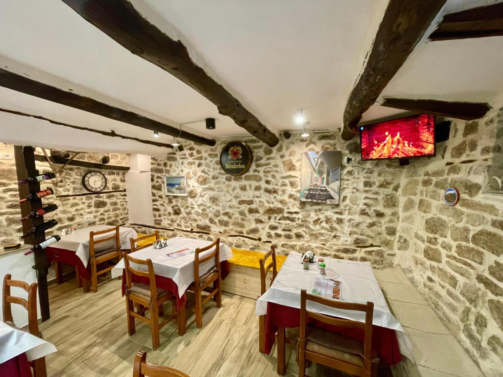 Restaurant & Guest House Semani Berat Exteriér fotografie