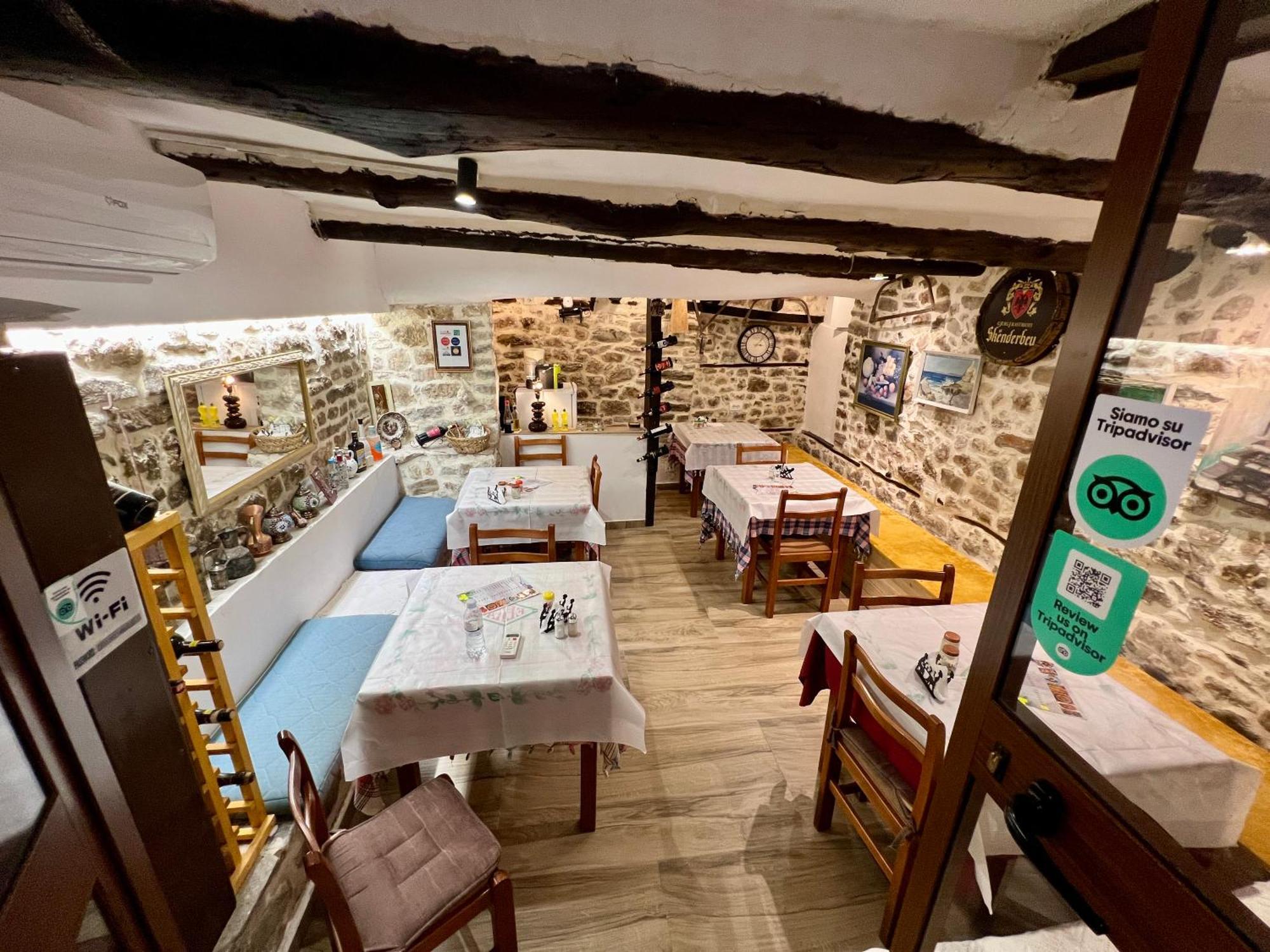 Restaurant & Guest House Semani Berat Exteriér fotografie